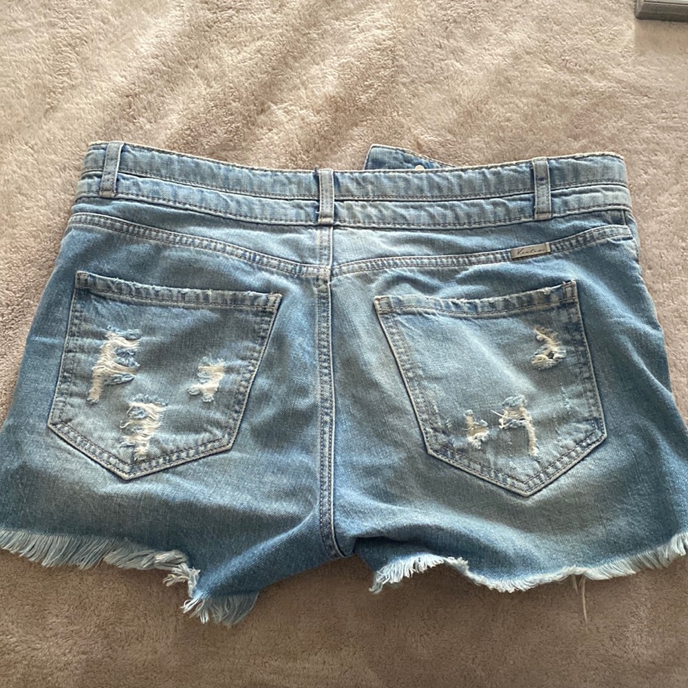 Very comfy, cute Kancan jean shorts. Only selling bc they don’t fit me anymore